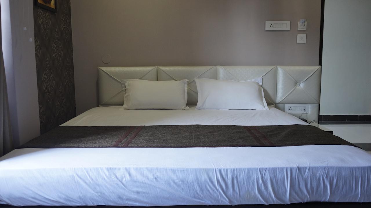 Hotel Golden Tulip Jalpāiguri Extérieur photo